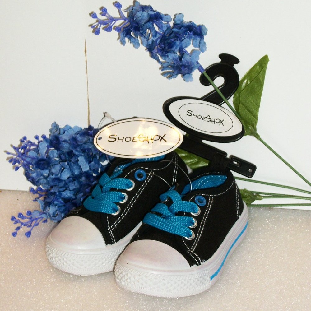 SHOE SHOX Boys Sneakers Sz 5 Black Blue NWT